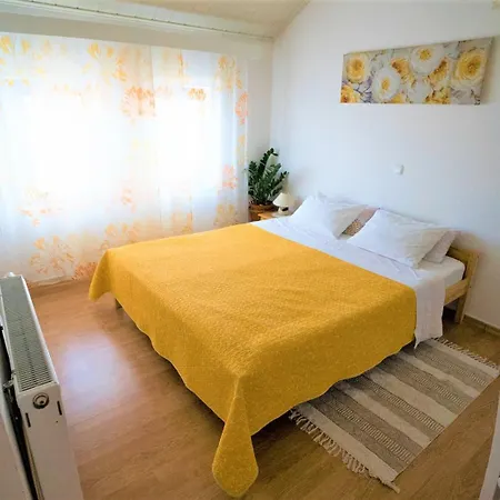 Kmetija Podobnik *